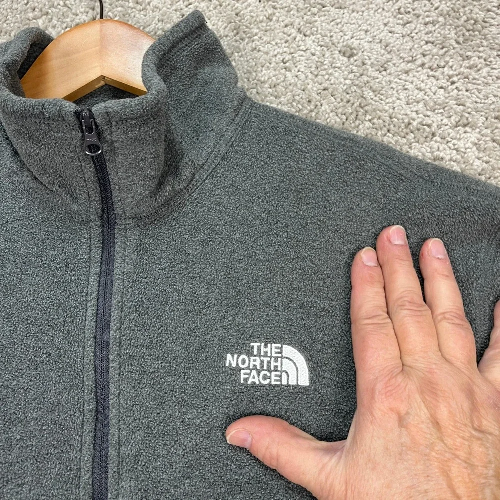 The North Face Pullover Mens Medium Gray Long Sleeve‎ 1/4 Zip Fleece Performance